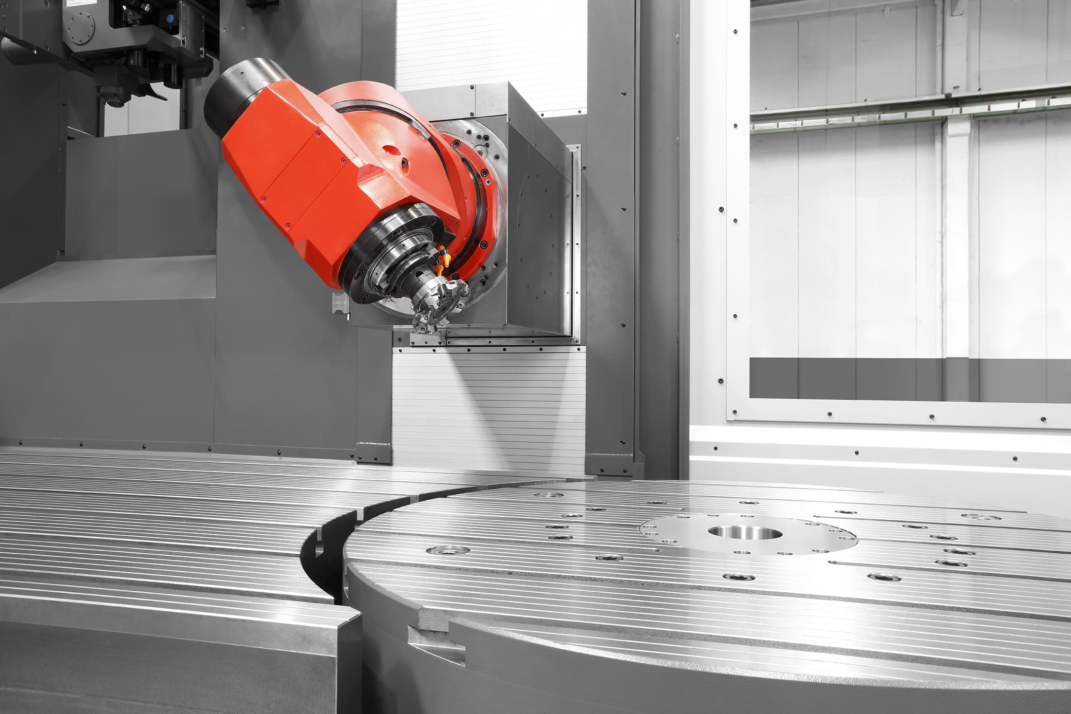 Inside BM-C Machining center with integrated rotary table-3